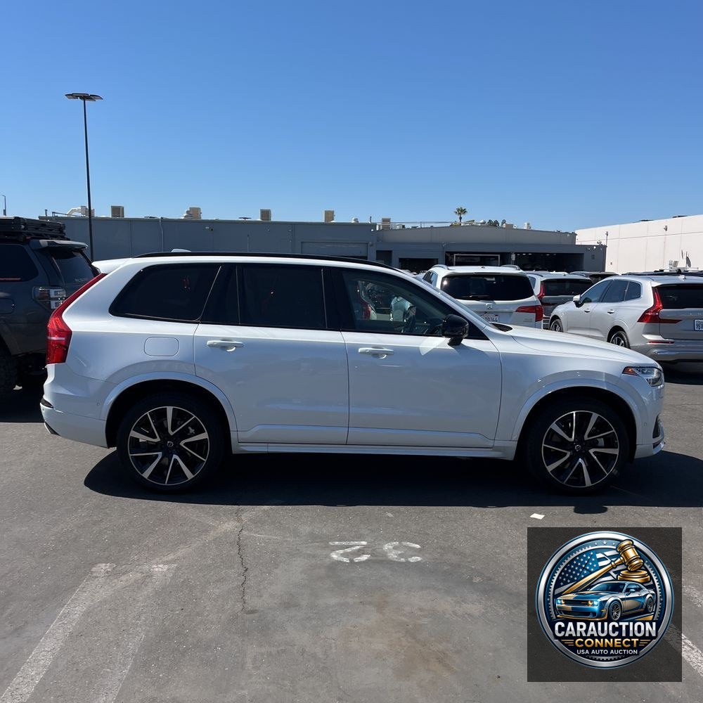 2023 Volvo XC90 T8 - Ultimate