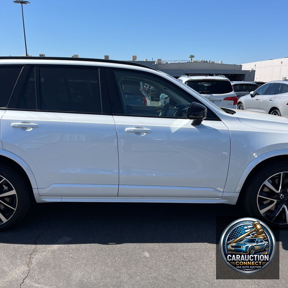 2023 Volvo XC90 T8 - Ultimate