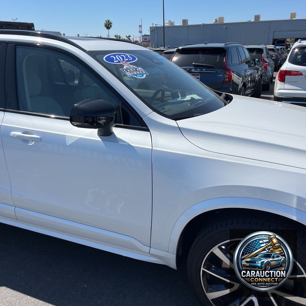 2023 Volvo XC90 T8 - Ultimate