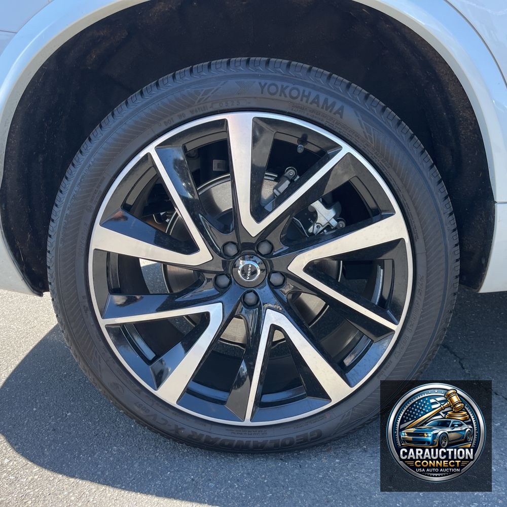 2023 Volvo XC90 T8 - Ultimate