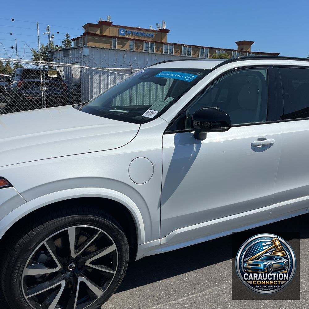 2023 Volvo XC90 T8 - Ultimate