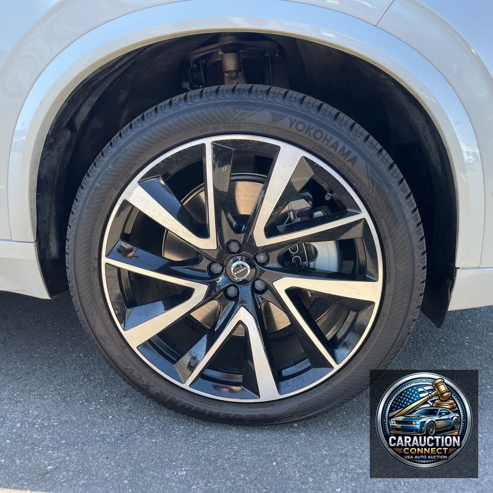 2023 Volvo XC90 T8 - Ultimate