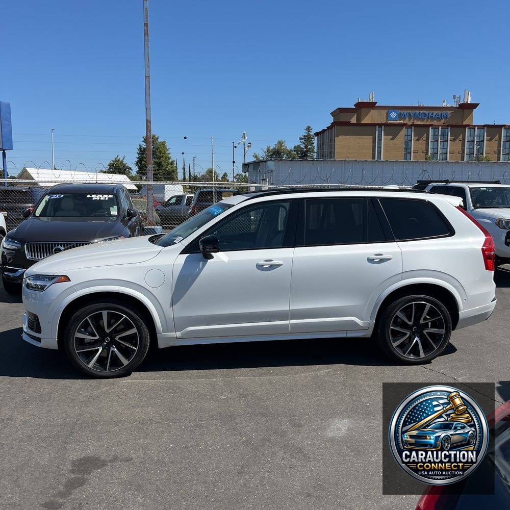 2023 Volvo XC90 T8 - Ultimate
