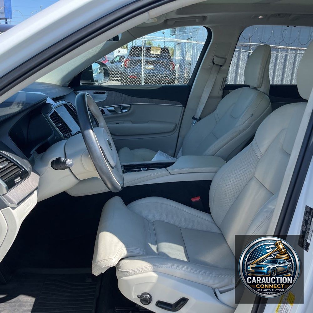 2023 Volvo XC90 T8 - Ultimate