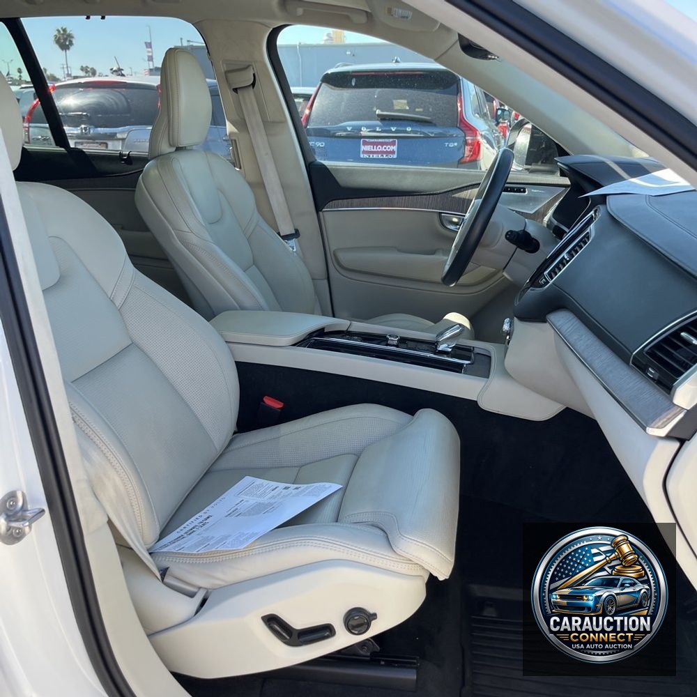 2023 Volvo XC90 T8 - Ultimate