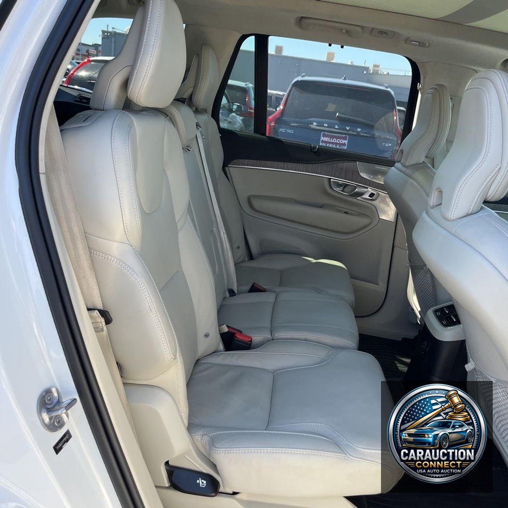 2023 Volvo XC90 T8 - Ultimate