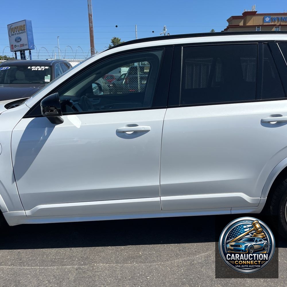 2023 Volvo XC90 T8 - Ultimate