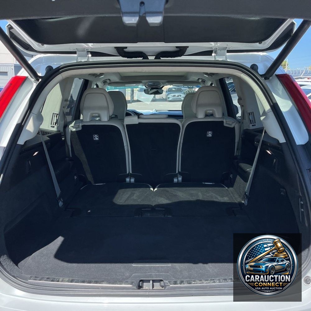 2023 Volvo XC90 T8 - Ultimate