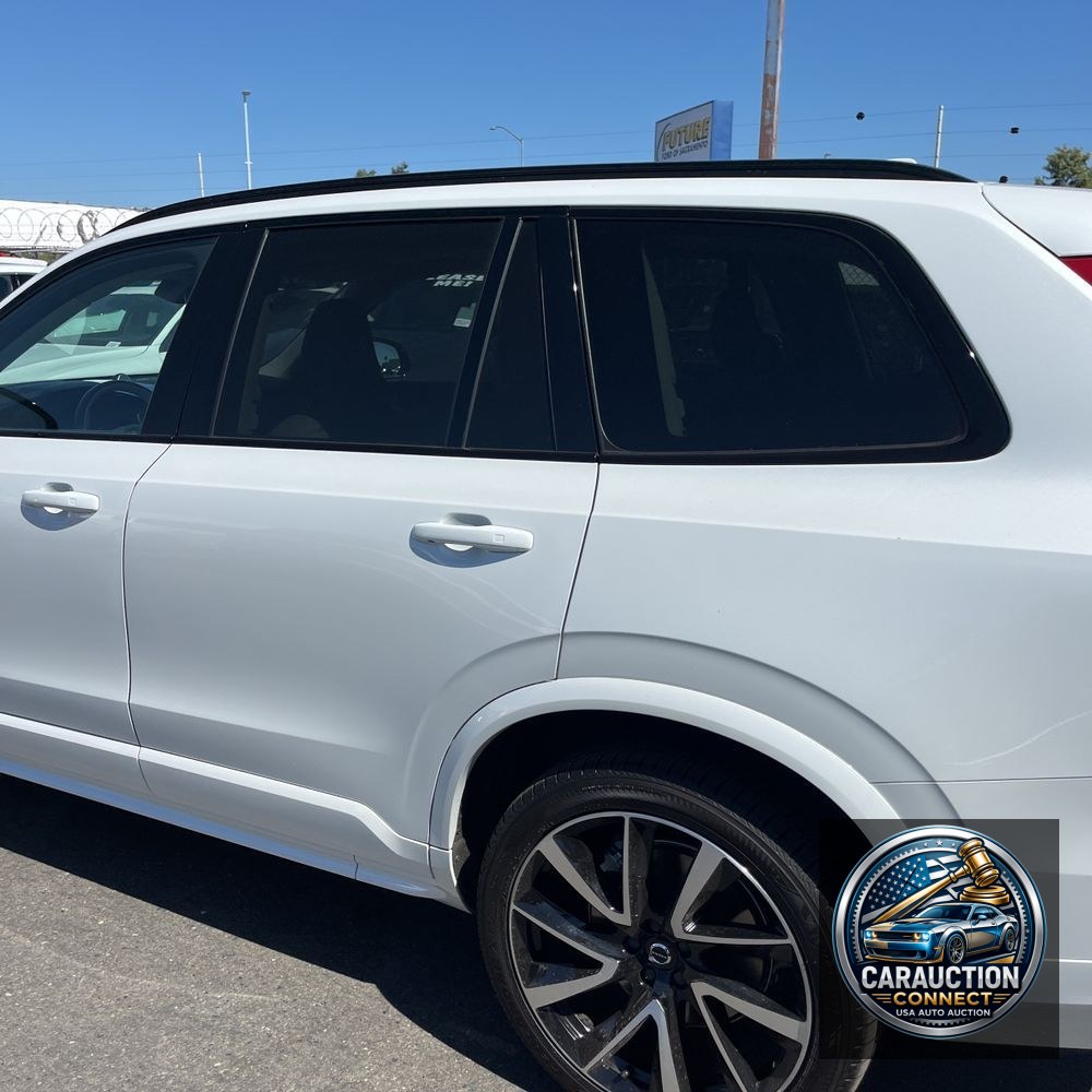 2023 Volvo XC90 T8 - Ultimate