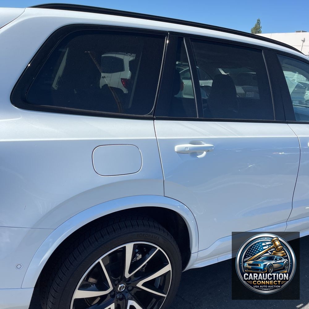 2023 Volvo XC90 T8 - Ultimate