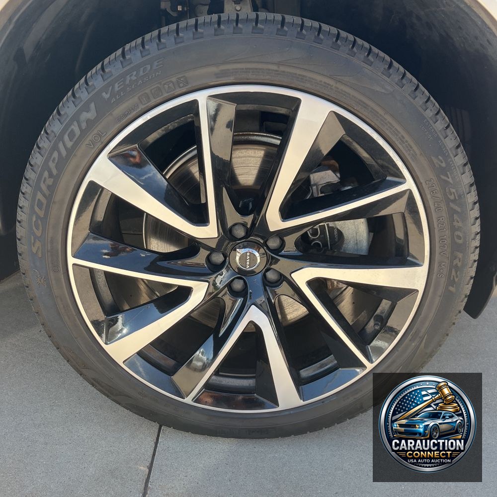 2023 Volvo XC90 T8 - Ultimate