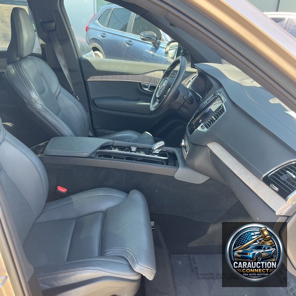 2023 Volvo XC90 T8 - Ultimate