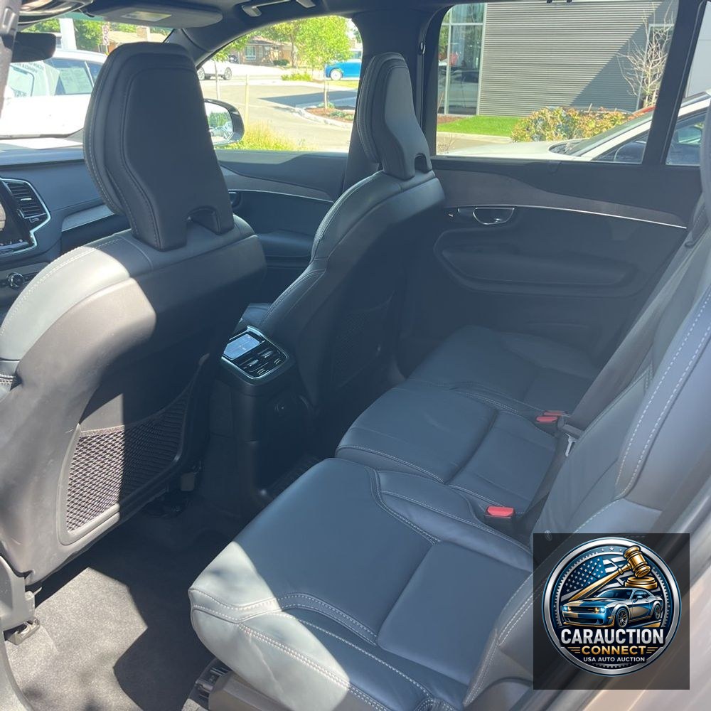 2023 Volvo XC90 T8 - Ultimate