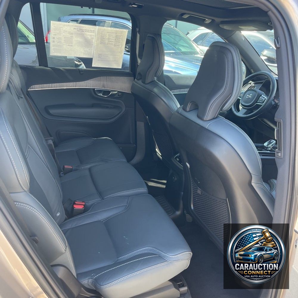 2023 Volvo XC90 T8 - Ultimate
