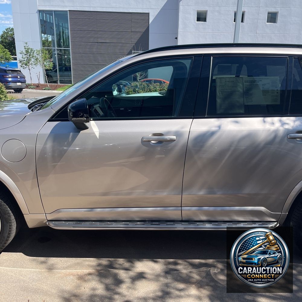 2023 Volvo XC90 T8 - Ultimate
