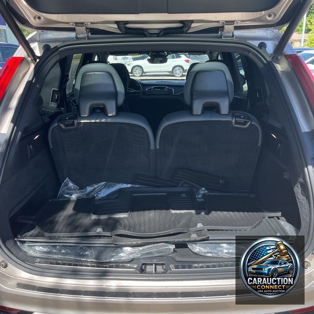 2023 Volvo XC90 T8 - Ultimate