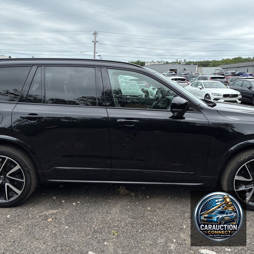 2023 Volvo XC90 T8 - Ultimate