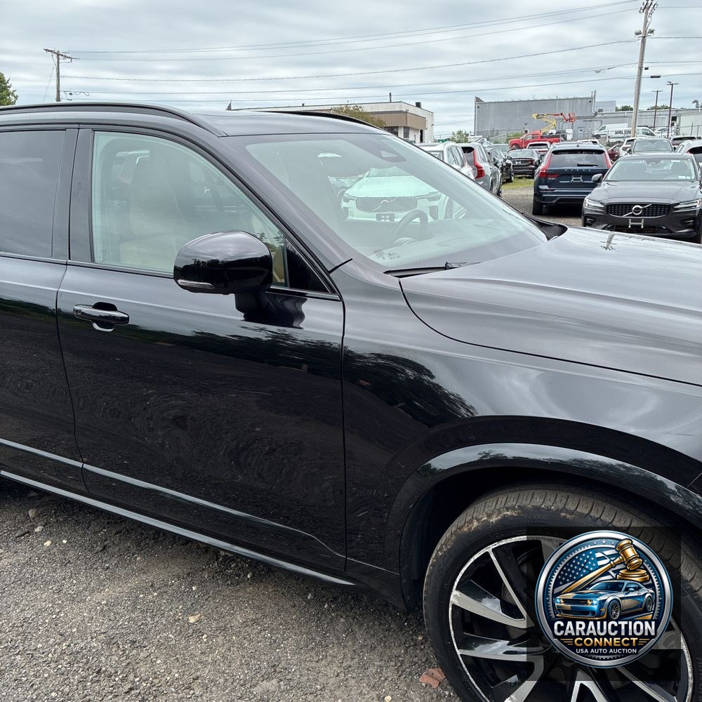 2023 Volvo XC90 T8 - Ultimate