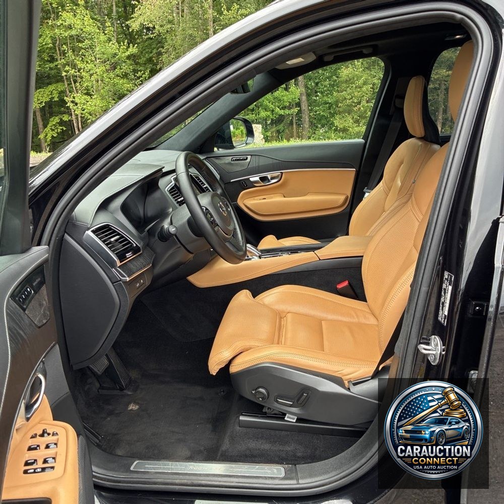 2023 Volvo XC90 T8 - Ultimate