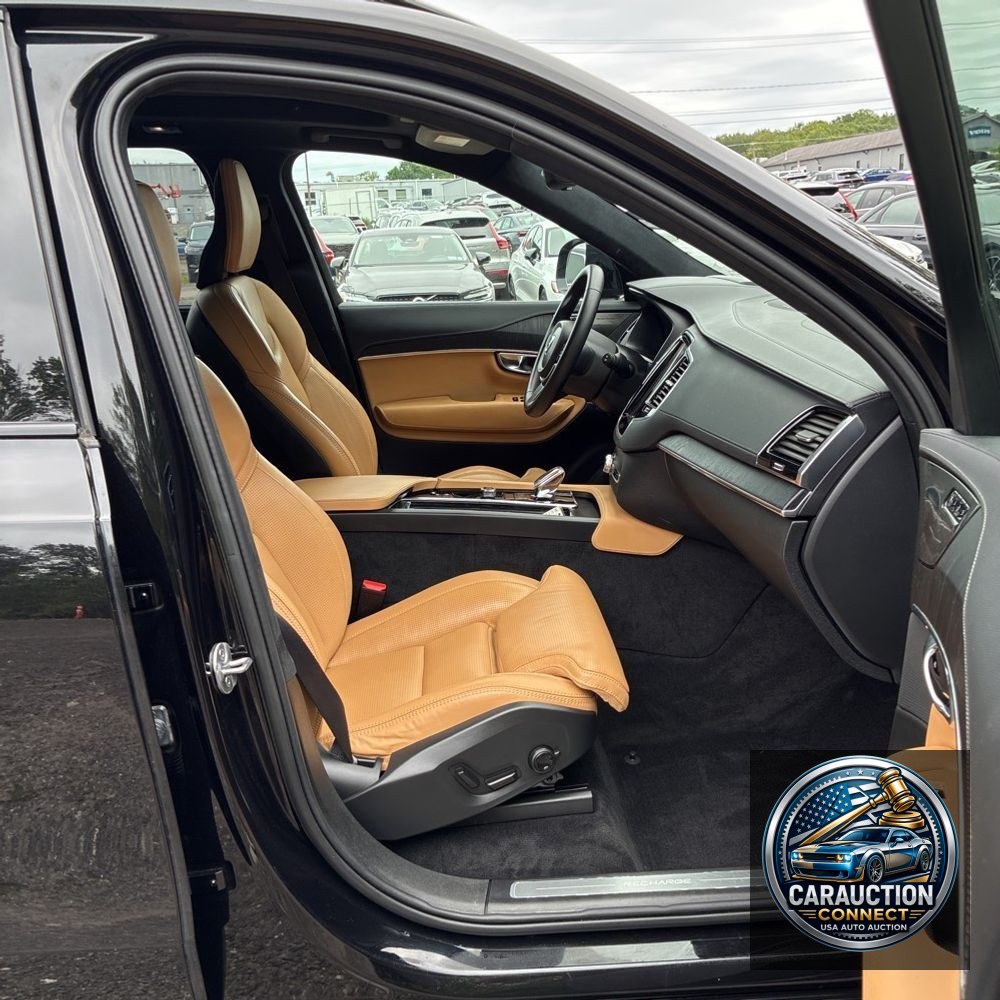 2023 Volvo XC90 T8 - Ultimate