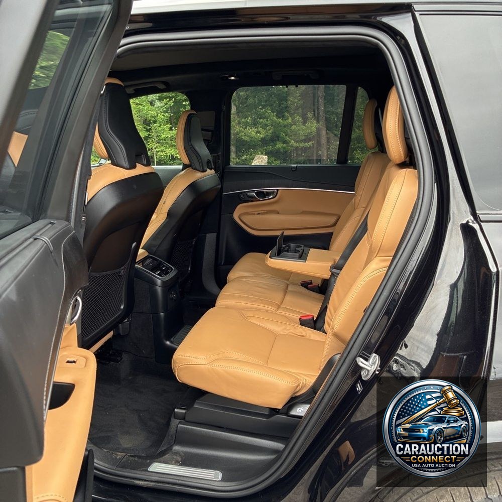 2023 Volvo XC90 T8 - Ultimate