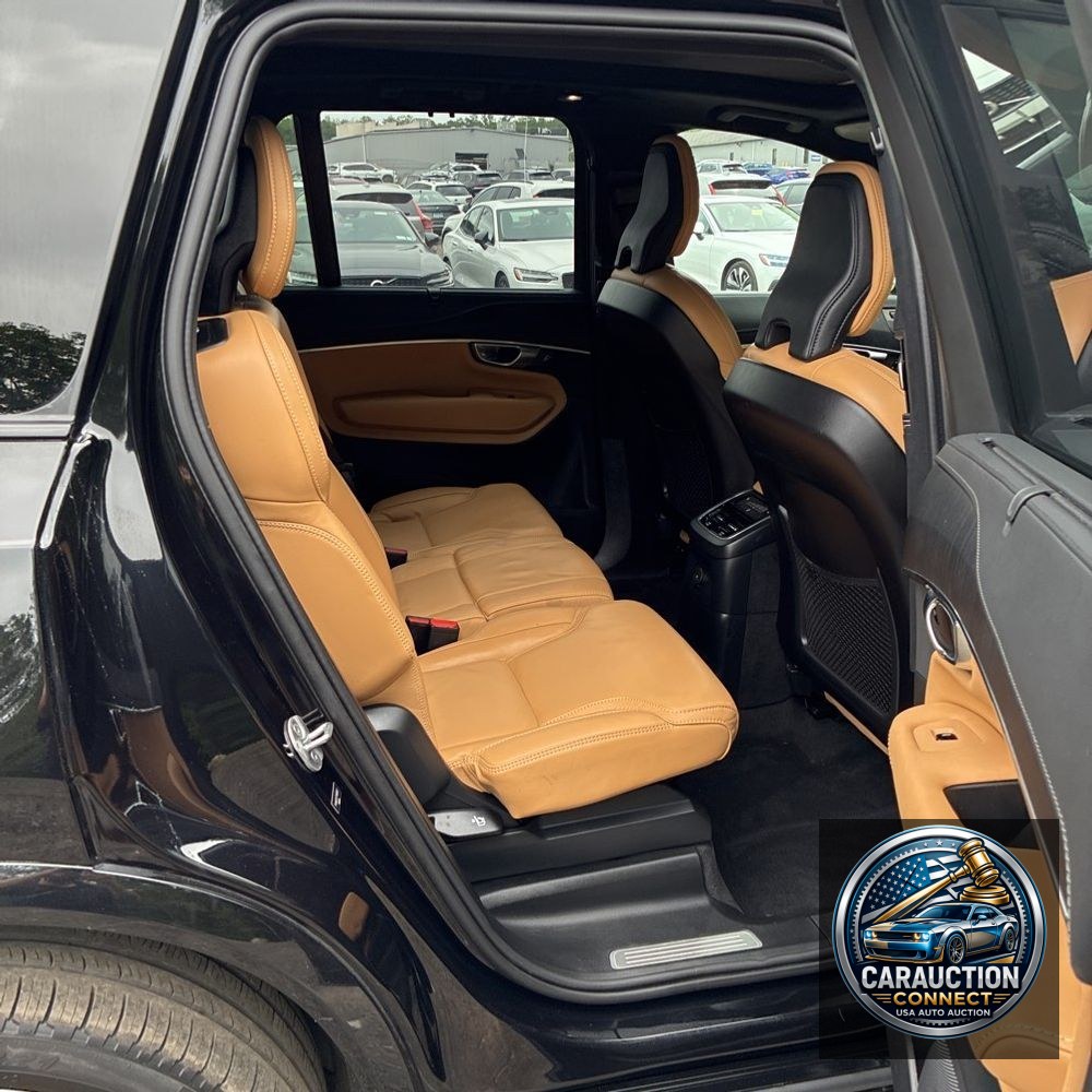 2023 Volvo XC90 T8 - Ultimate