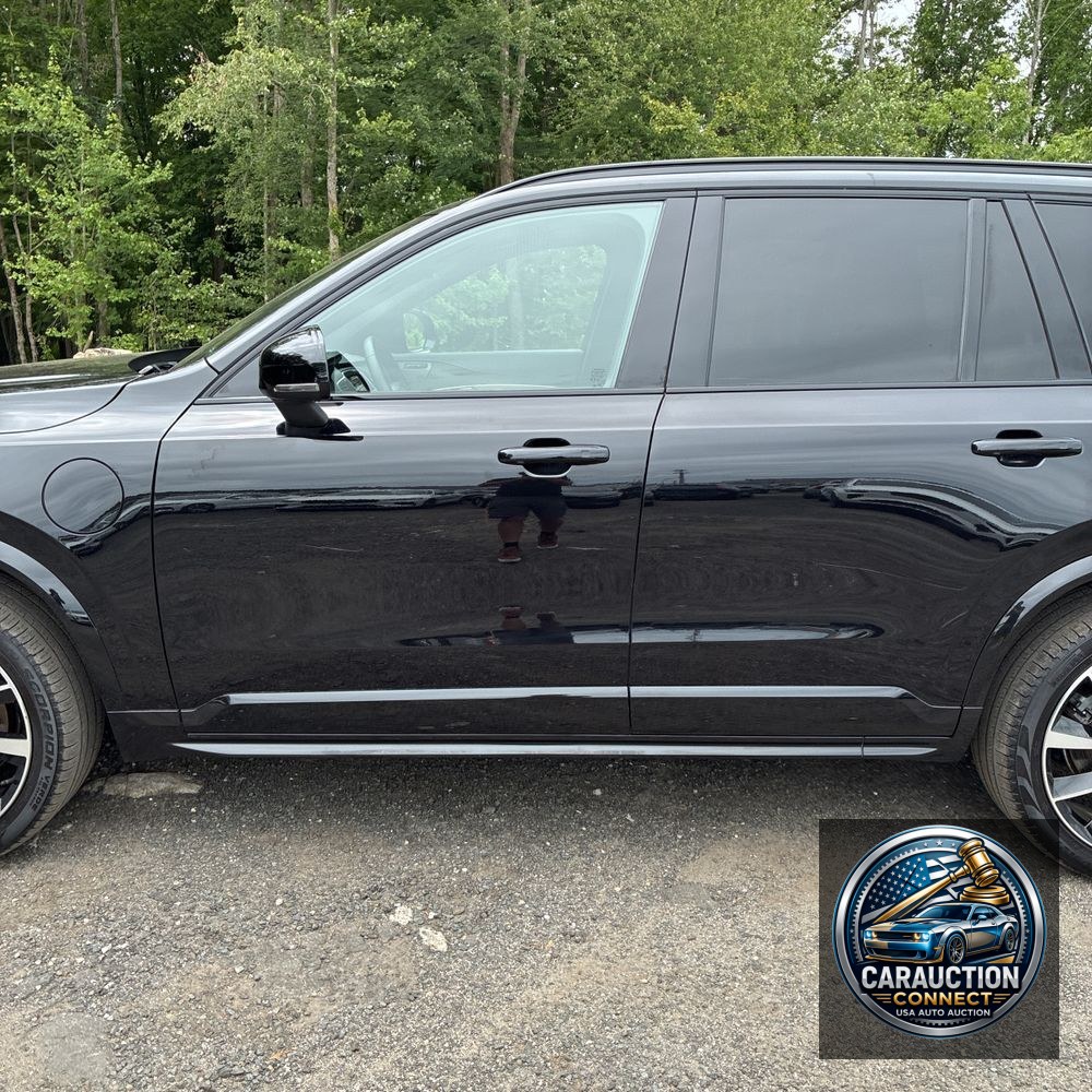 2023 Volvo XC90 T8 - Ultimate