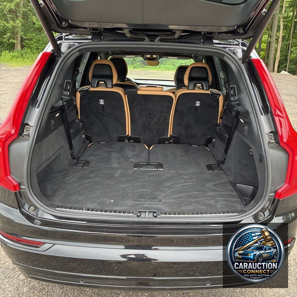 2023 Volvo XC90 T8 - Ultimate