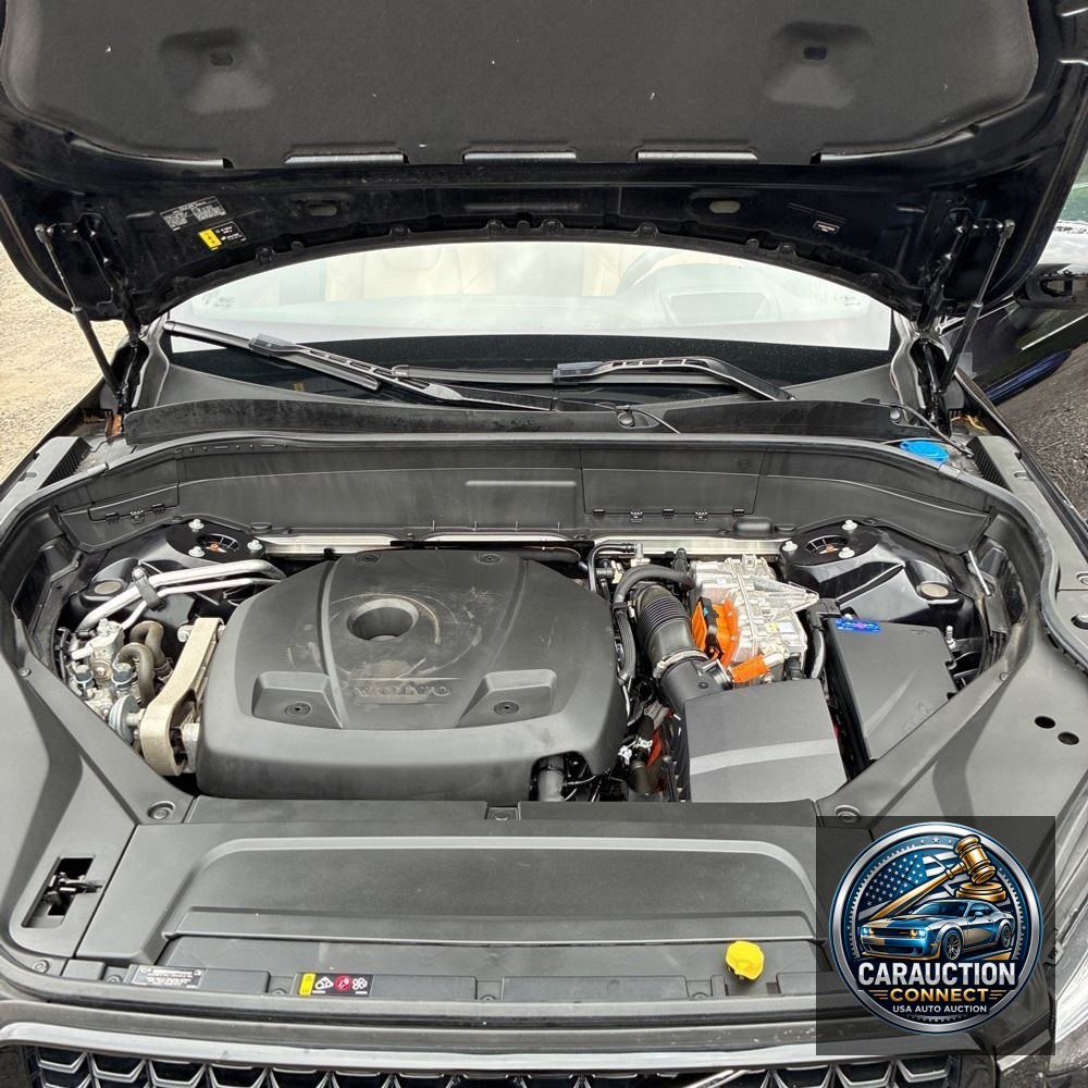 2023 Volvo XC90 T8 - Ultimate