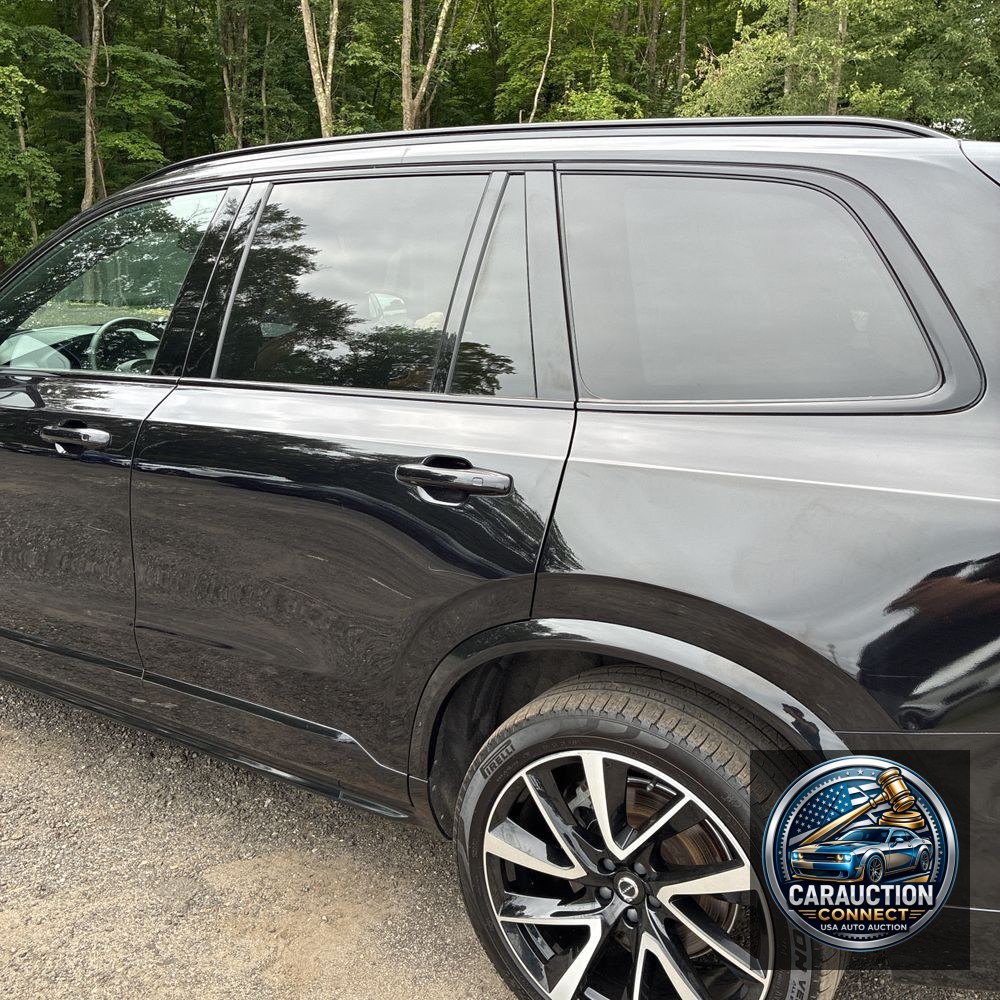 2023 Volvo XC90 T8 - Ultimate
