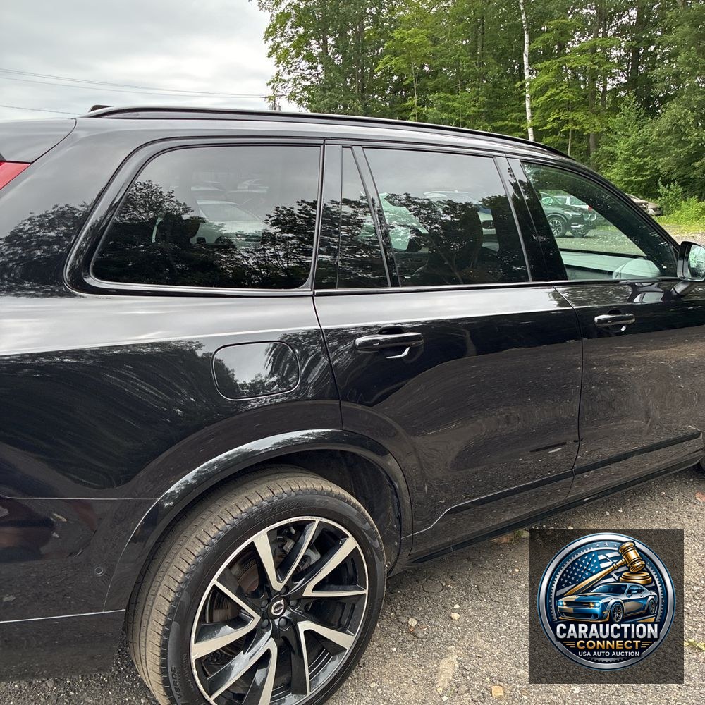 2023 Volvo XC90 T8 - Ultimate