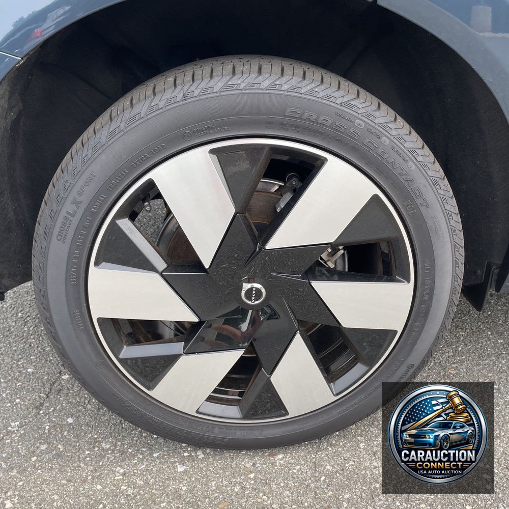2024 Volvo XC60 T8 - Plus PHEV