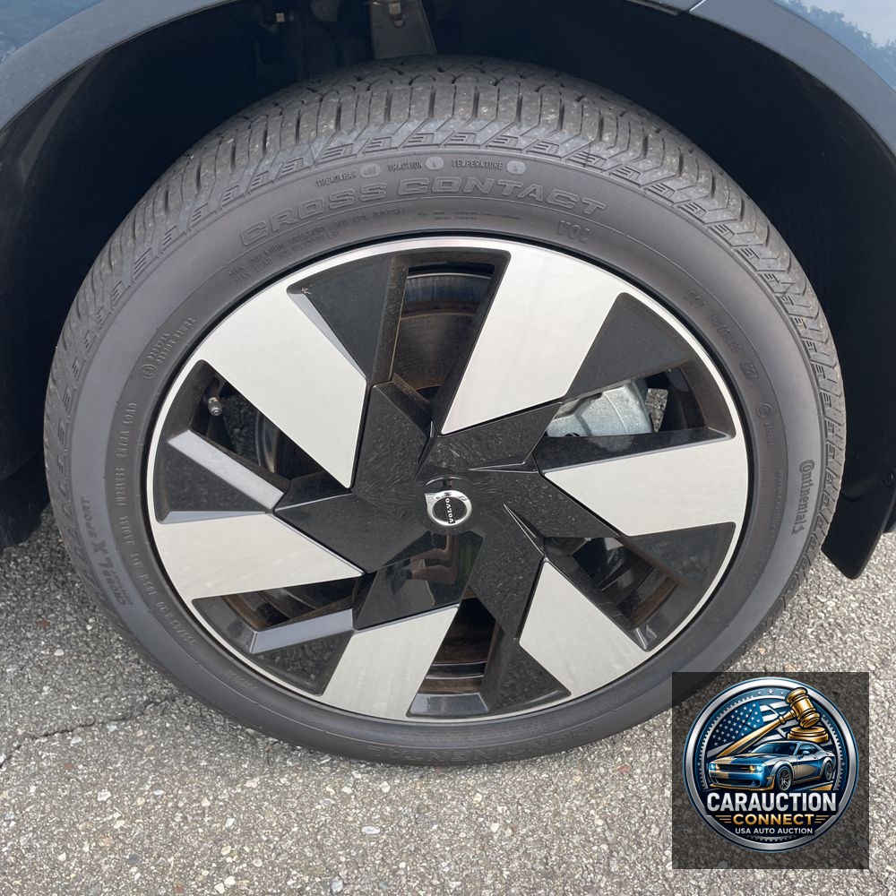 2024 Volvo XC60 T8 - Plus PHEV