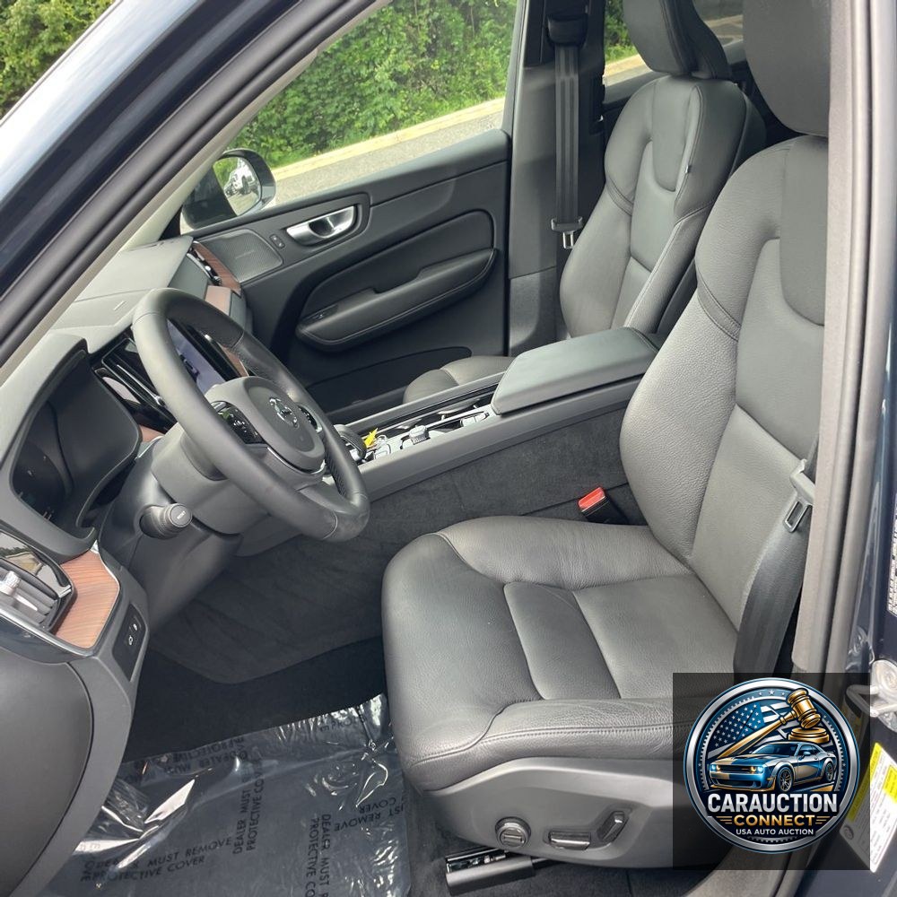 2024 Volvo XC60 T8 - Plus PHEV
