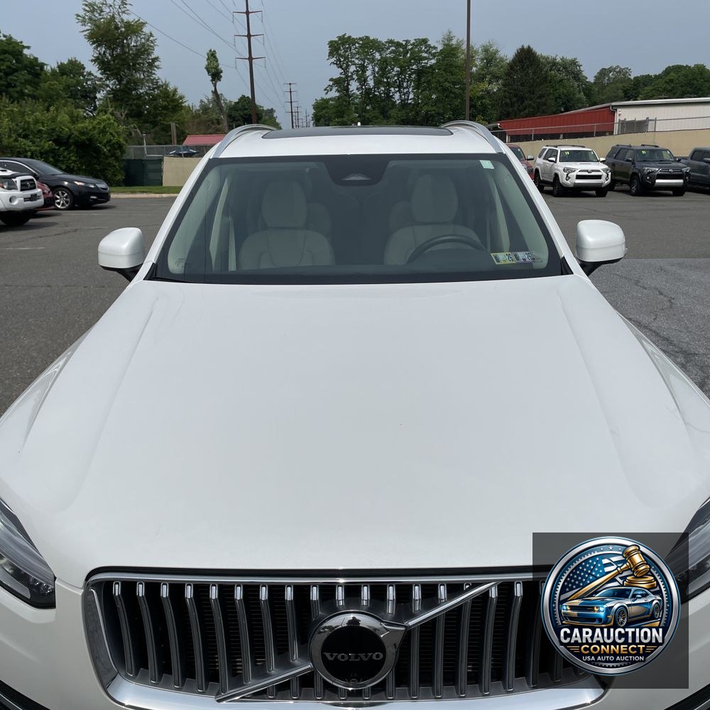 2024 Volvo XC90 T8 - Plus PHEV