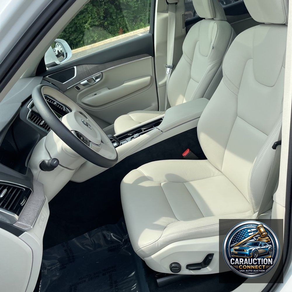 2024 Volvo XC90 T8 - Plus PHEV
