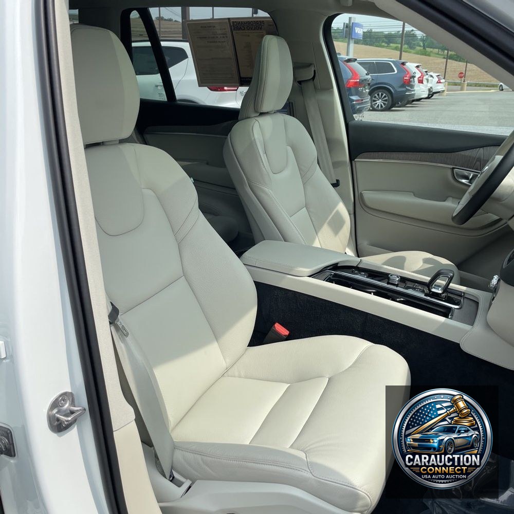 2024 Volvo XC90 T8 - Plus PHEV