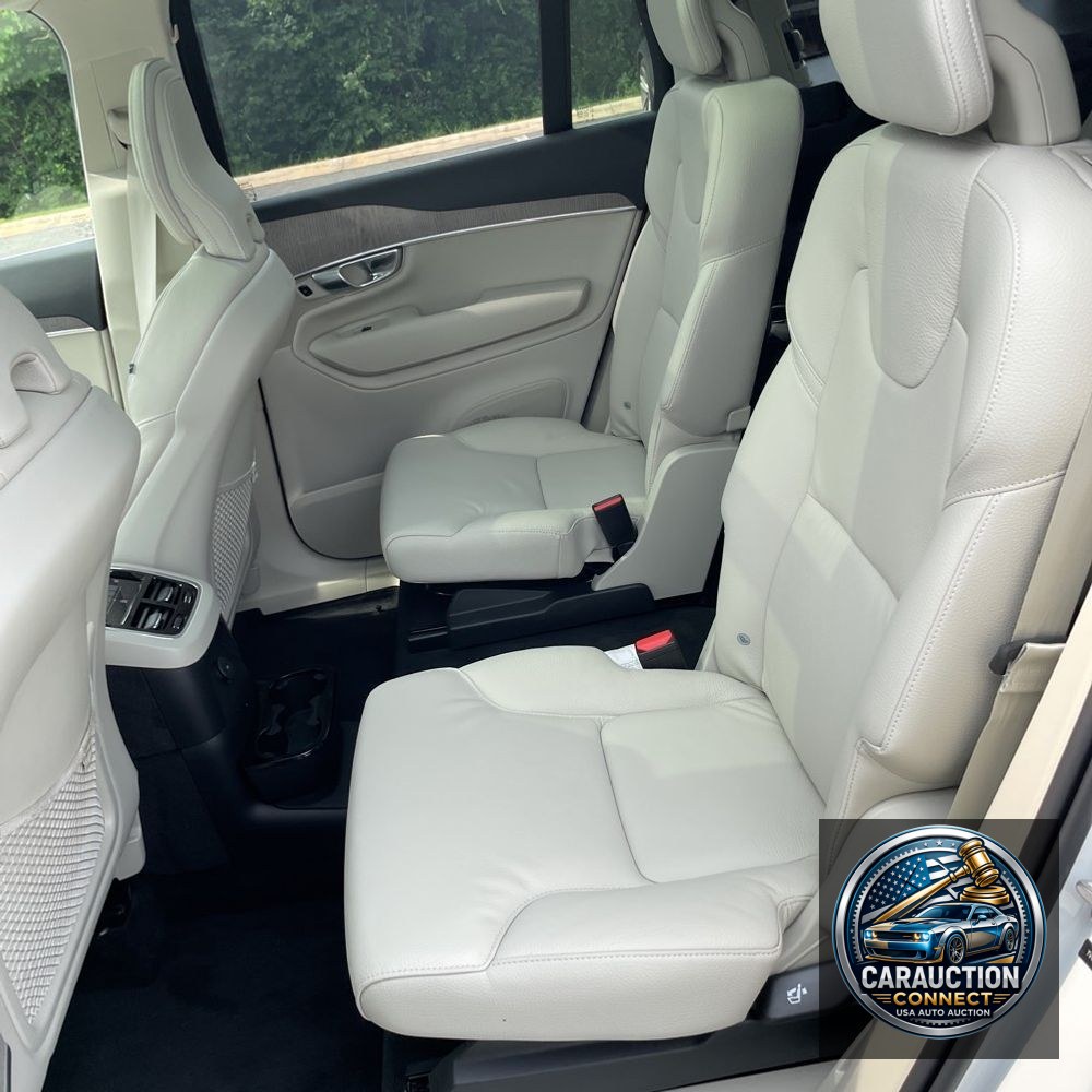 2024 Volvo XC90 T8 - Plus PHEV