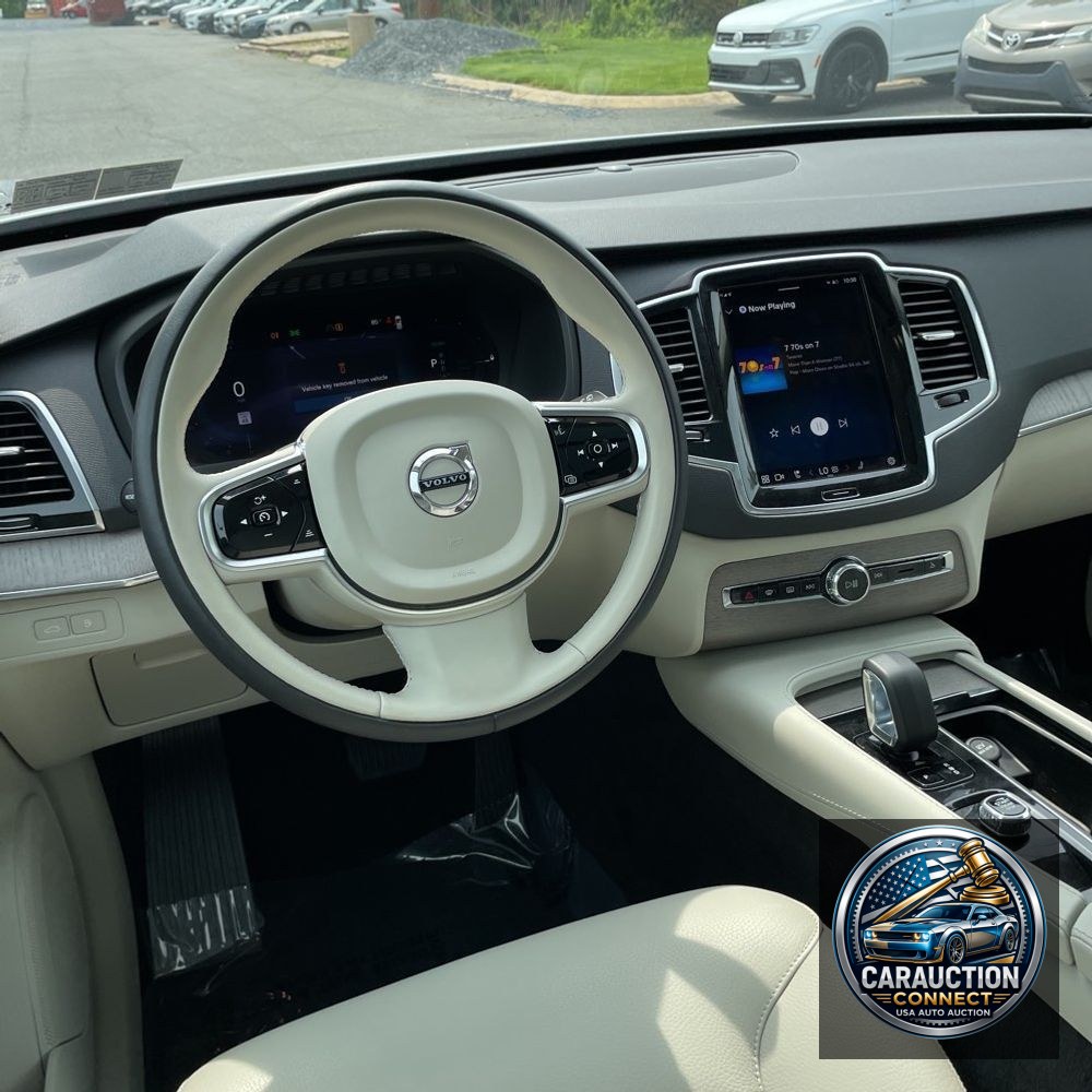 2024 Volvo XC90 T8 - Plus PHEV