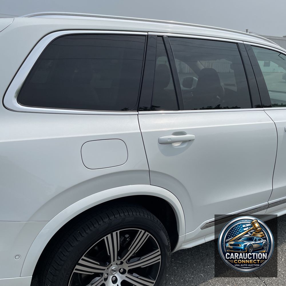 2024 Volvo XC90 T8 - Plus PHEV