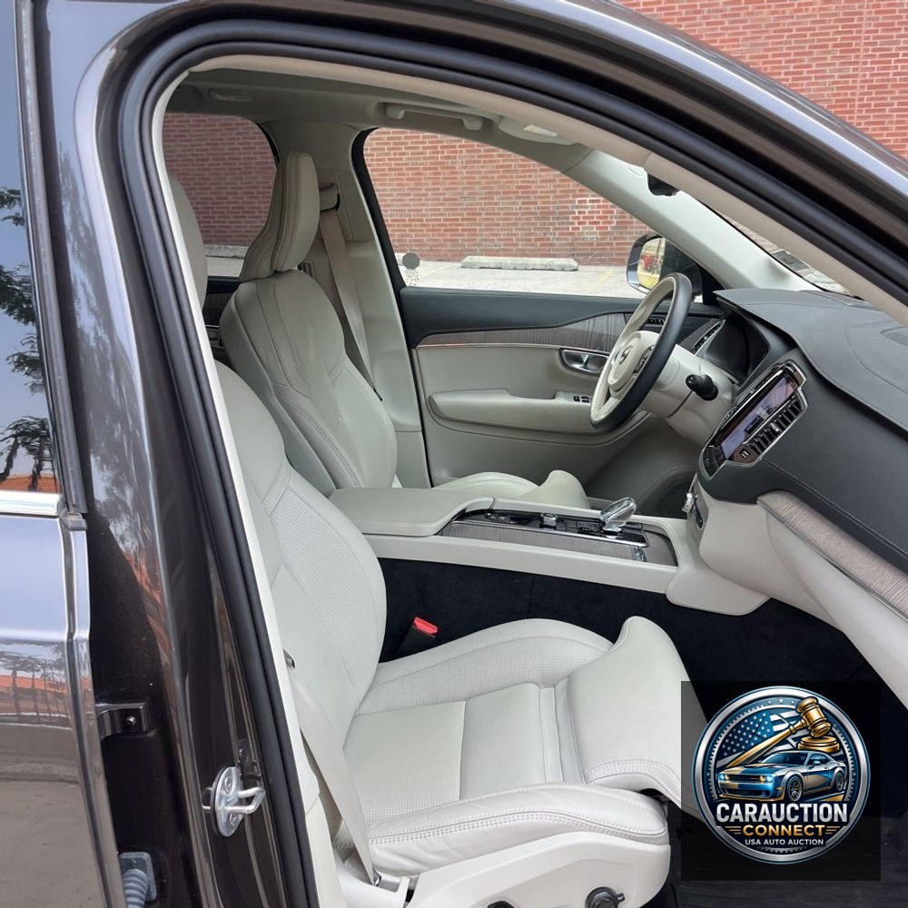 2024 Volvo XC90 T8 - Ultimate PHEV