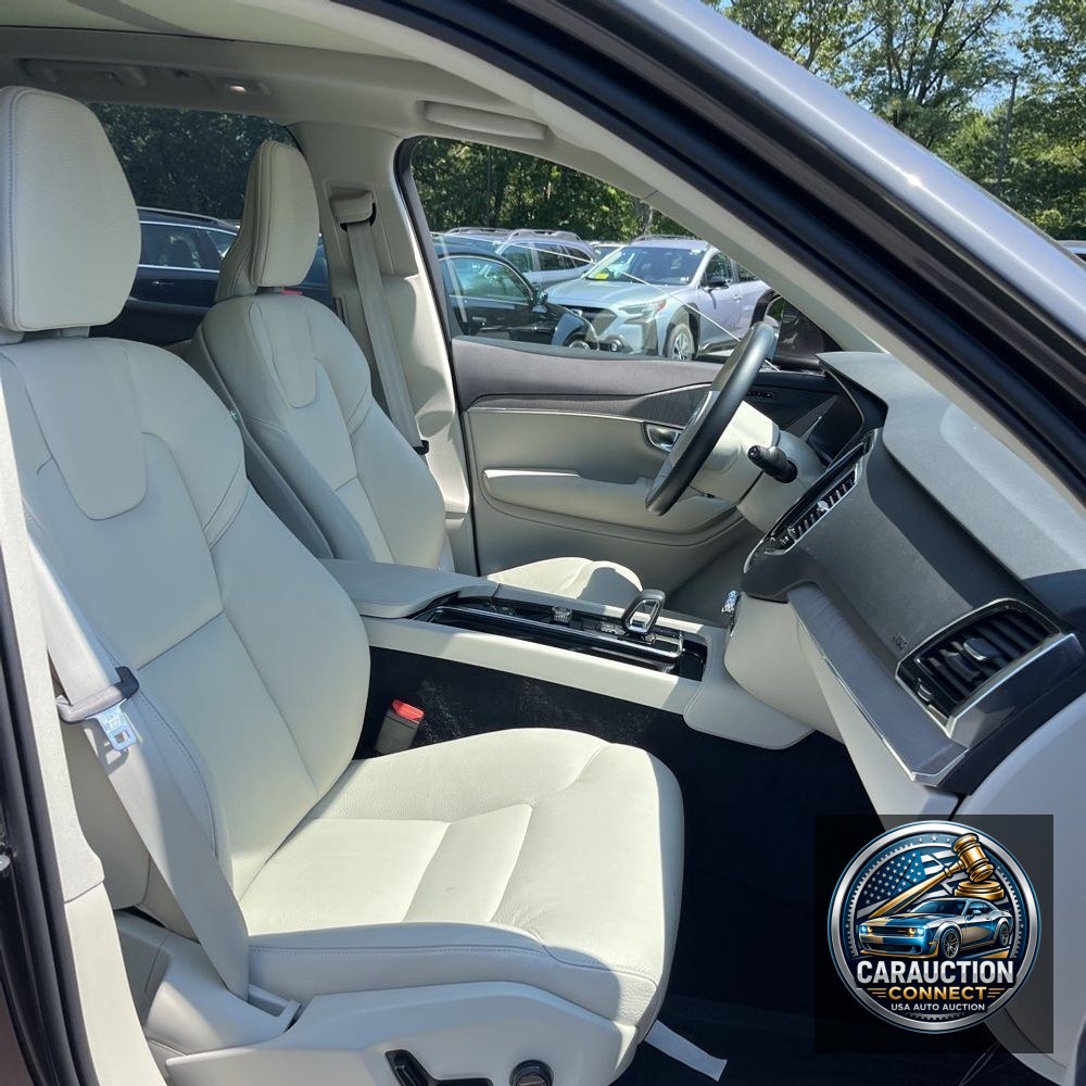 2025 Volvo XC90 T8 - Plus PHEV