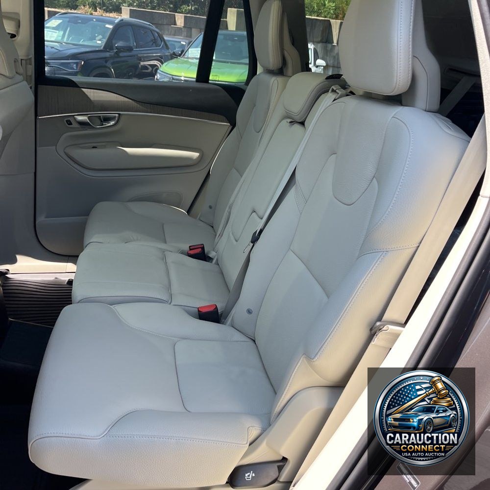 2025 Volvo XC90 T8 - Plus PHEV