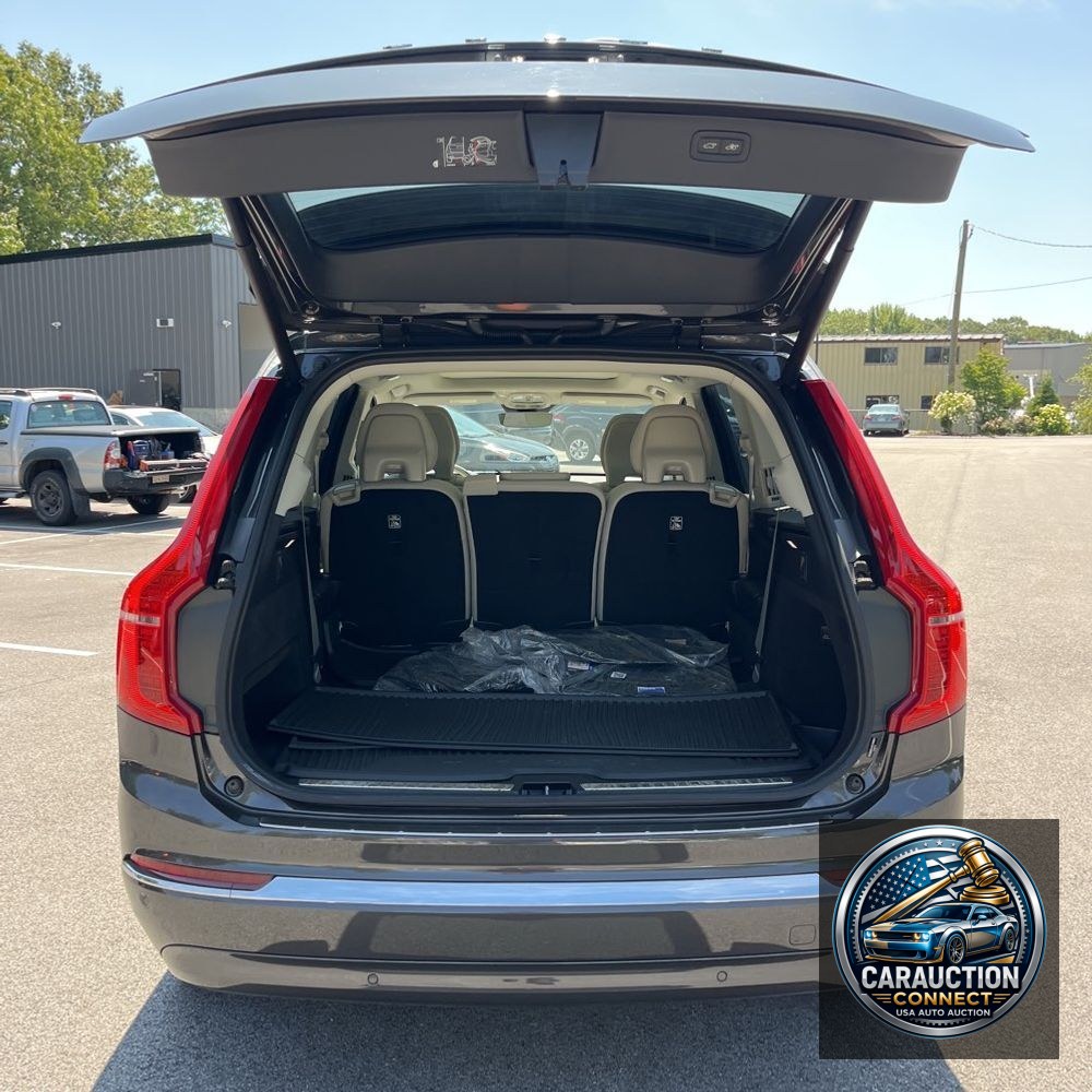2025 Volvo XC90 T8 - Plus PHEV
