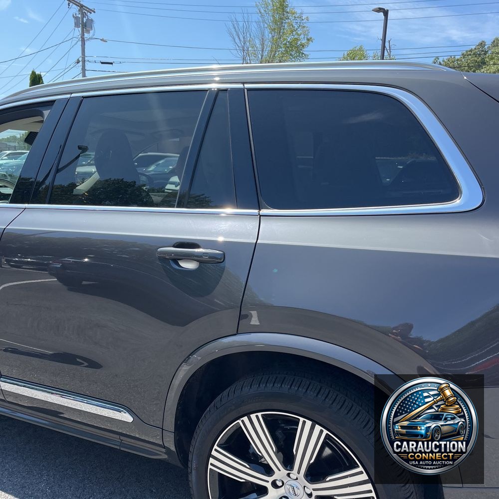 2025 Volvo XC90 T8 - Plus PHEV