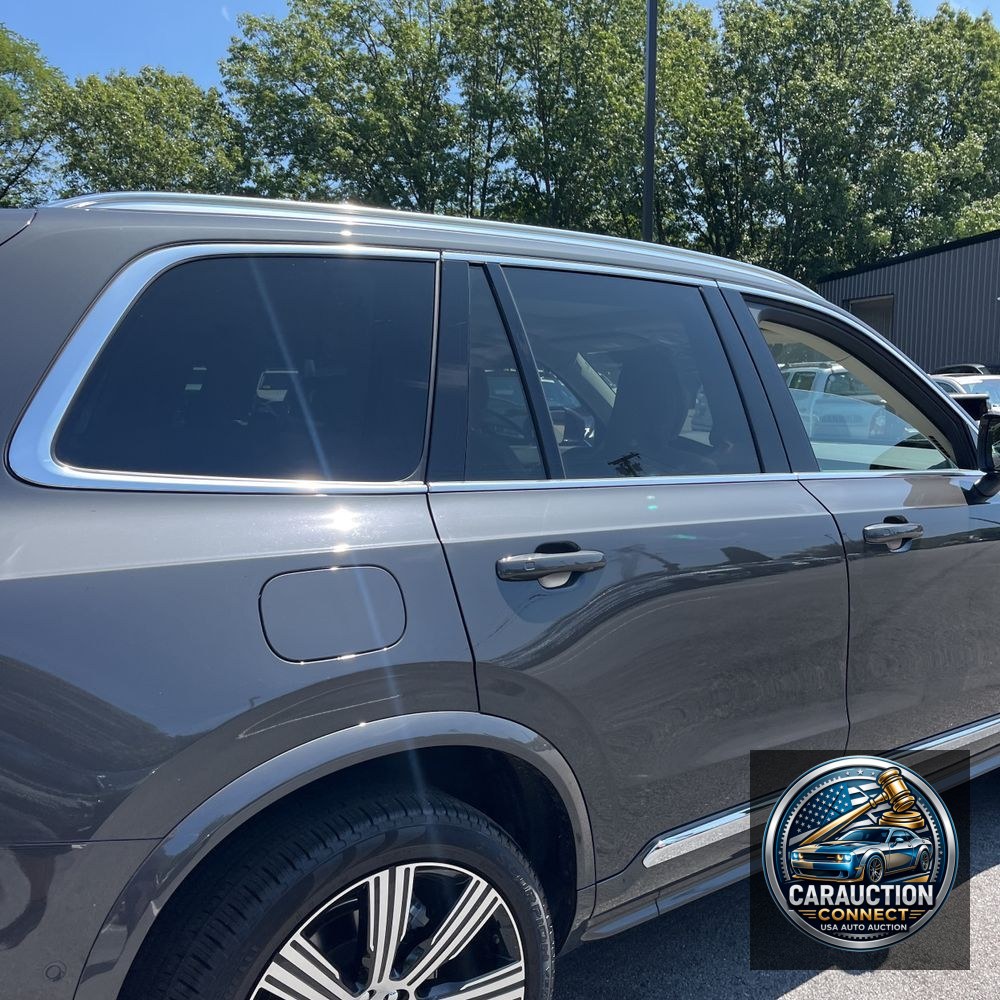2025 Volvo XC90 T8 - Plus PHEV