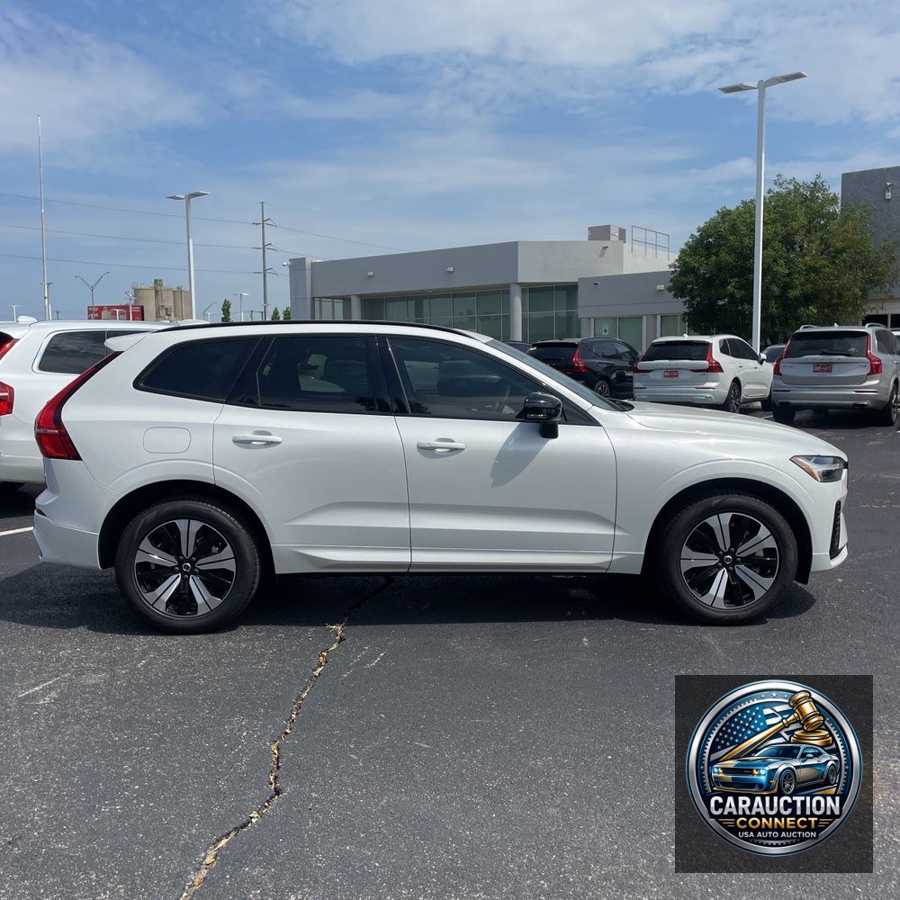 2025 Volvo XC60 T8 - Core PHEV