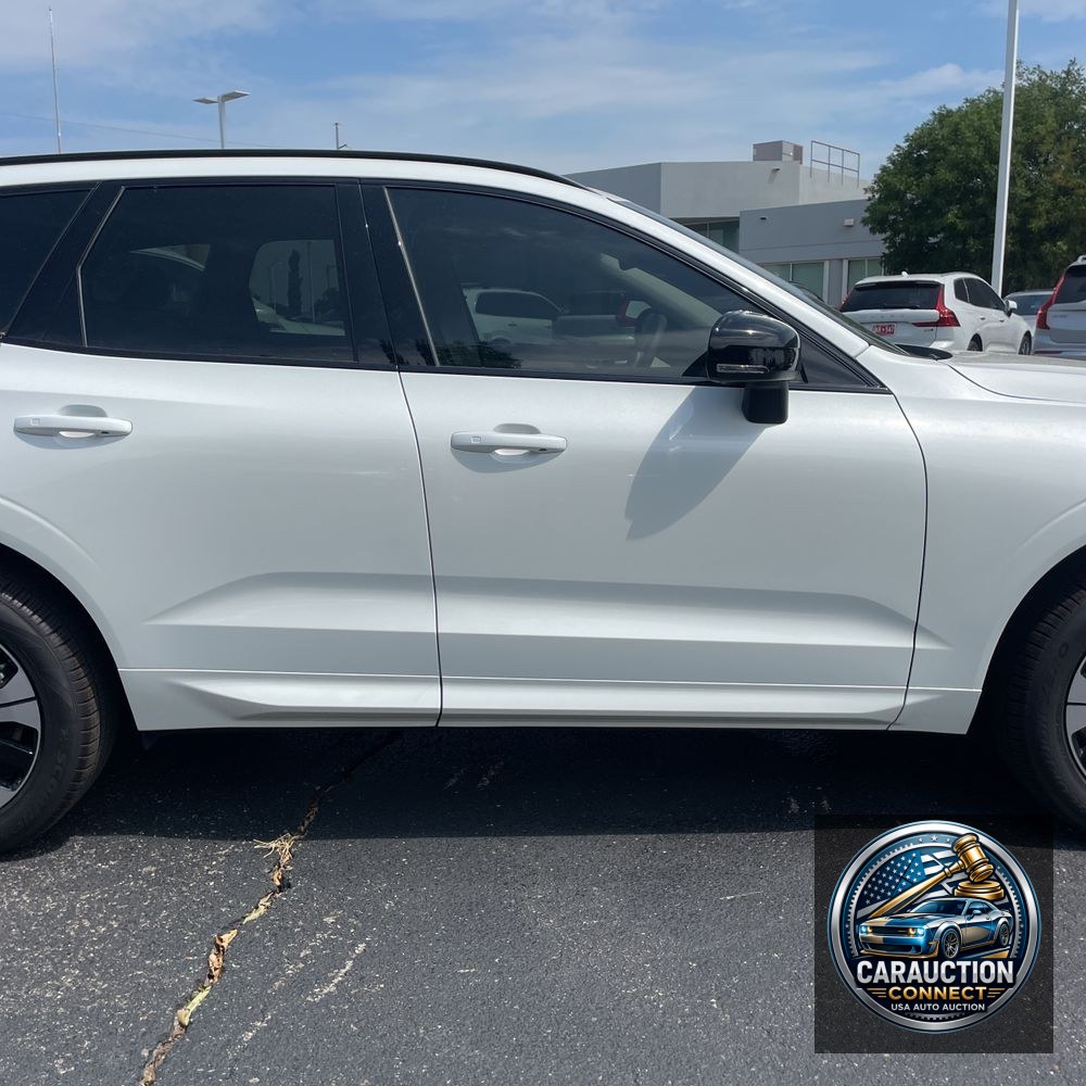 2025 Volvo XC60 T8 - Core PHEV