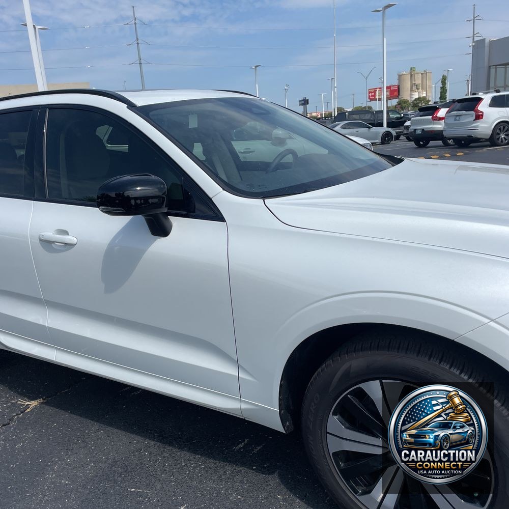 2025 Volvo XC60 T8 - Core PHEV