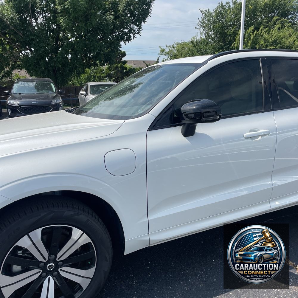 2025 Volvo XC60 T8 - Core PHEV